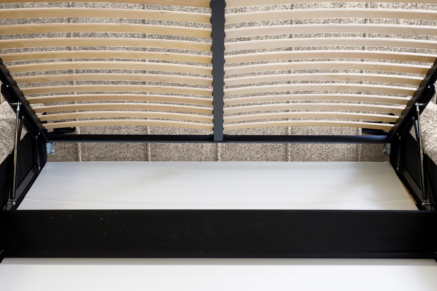 Adell voodi pesukastiga - Image 11